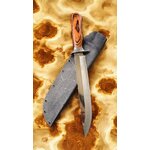 มีดแคมป์ยาว Red Wolf มีดคลาสสิคที่มาพร้อมกับใบยาว 10.5 นิ้ว ด้ามจับเป็นไม้ผสมโลหะ มีการ์ดมือป้องกันนิ้วไม่ลื่นไปโดนคม มาพร้อมซองพลาสติกแข็ง ติดตั้ง Tek lock สะดวก คล่องตัว