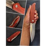 มีด black sun มีดใช้งานที่ลงตัวทั้งรูปร่าง และขนาด สมดุลอย่างไม่น่าเชื่อ ใบมีดทรง drop point เปิดได้สมุดเพราะมีลูกปืนทองเหลืองอยู่ด้านใน ด้ามจับ G10 จับได้แน่นถนัด ไม่ลื่น