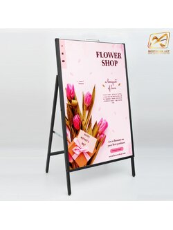 ป้ายตั้งพื้นเหล็ก สีดำ มีด้ามจับ ขนาด 60x90 cm. โชว์งานพิมพ์ 1 ด้าน พับเก็บได้ เคลื่อนย้ายสะดวก
