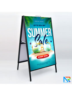 ป้ายตั้งพื้นเหล็ก สีดำ มีด้ามจับ ขนาด 60x90 cm. โชว์งานพิมพ์ 2 ด้าน พับเก็บได้ เคลื่อนย้ายสะดวก