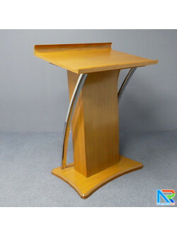 โพเดียมไม้ ยืนคู่ สีสักขนาด (W) 90x (L) 63 x (H) 120 cm. ตกแต่งเสาโค้งสแตนเลสเกรด 304