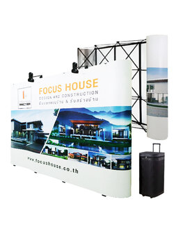 BACK DROP ฉากแบคดรอป รุ่นมน แบบตรง โครงอะลูมิเนียม ถอดประกอบได้ พร้อมงานพิมพ์ + โคมไฟ2ชุด พร้อมกระเป๋าล้อลาก 1 ใบ