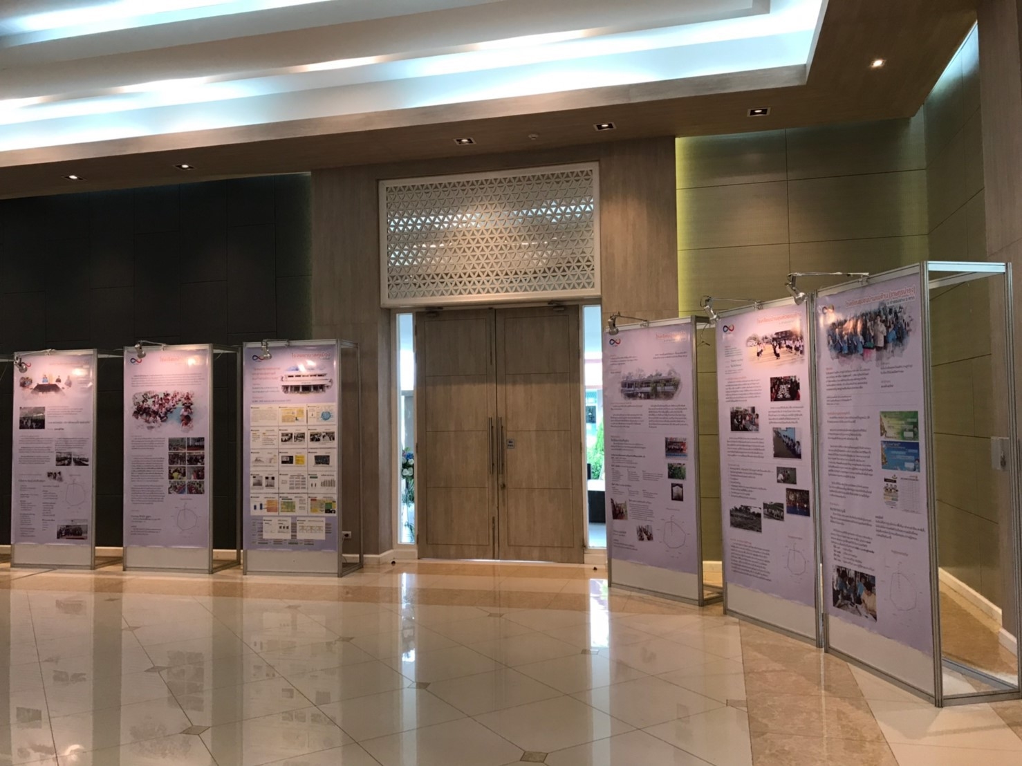 เช่าบอร์ดนิทรรศการ ไวท์บอร์ด แบบตั้งเดี่ยว ขนาด 100x200 ซม. บริการติดตั้งพร้อมรื้อถอน กทมฯและปริมณฑล