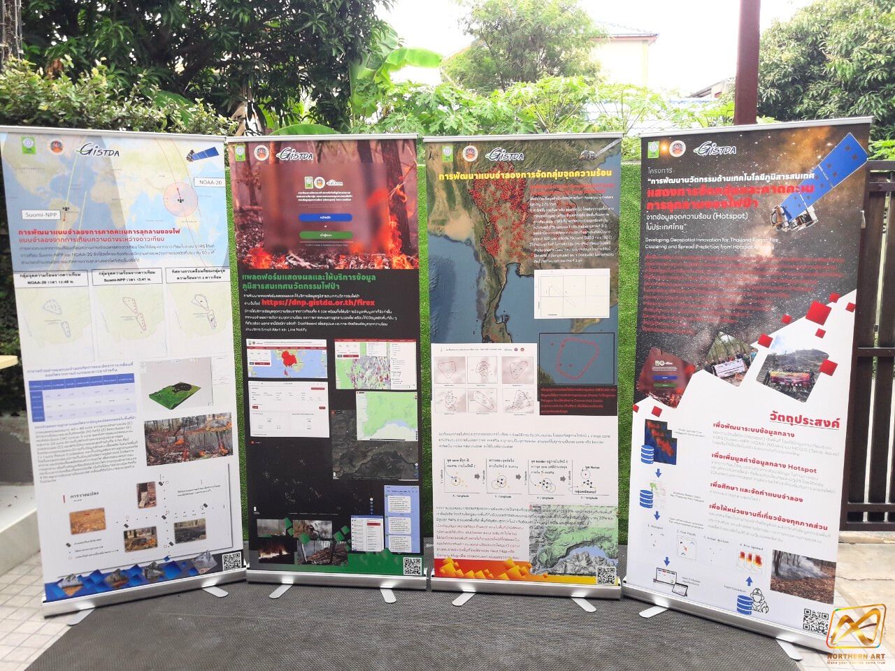 ROLL UP GRADE A โรลอัพ ขนาด 85x200 ซม.โครงสร้างอะลูมิเนียมอย่างดี แข็งแรง ทนทาน ม้วนเก็บได้ พกพาสะดวก