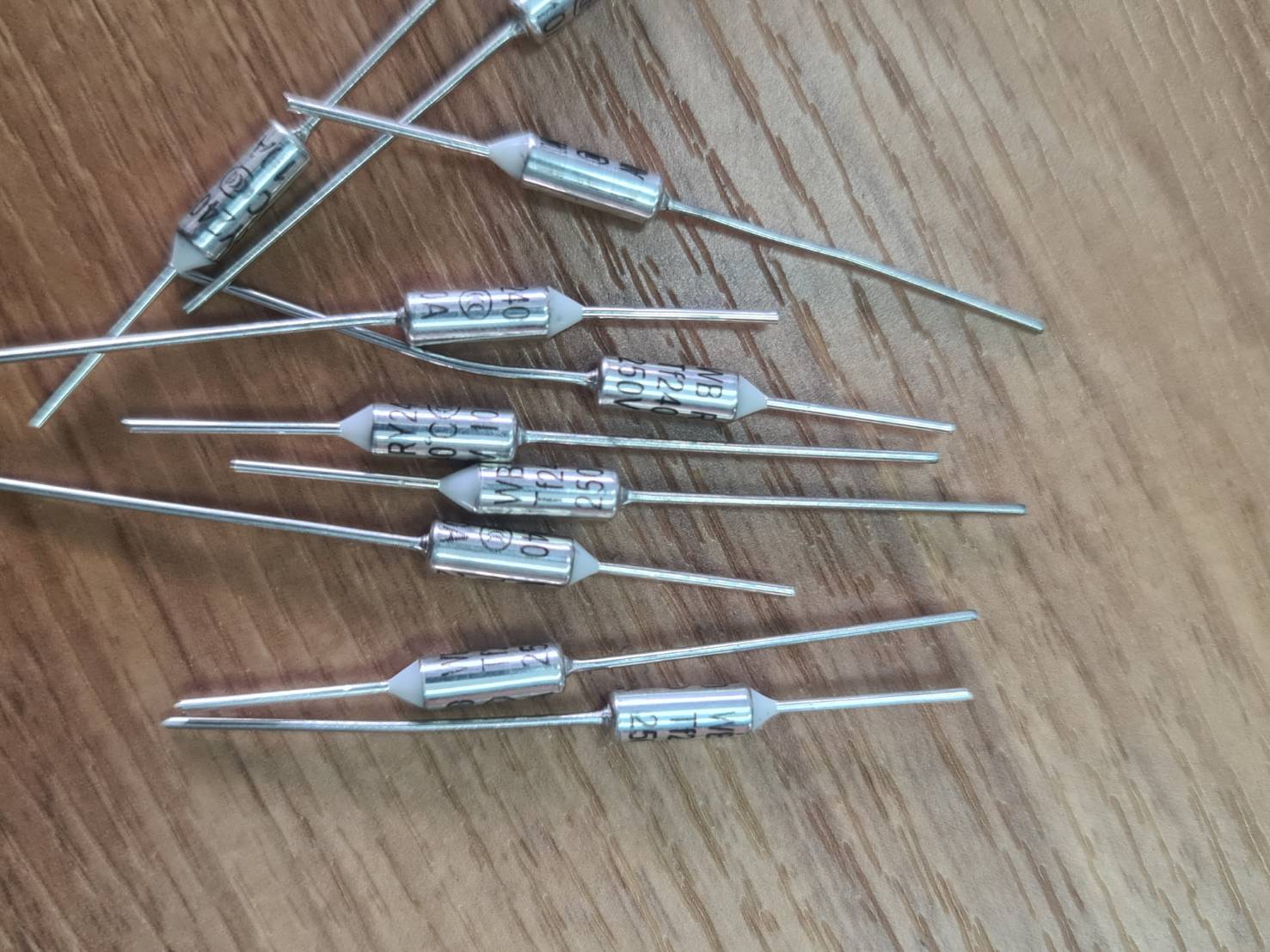 0000363 เทอร์โมฟิวส์ 240 องศา Thermo Fuse 10A 250V (เหล็ก)