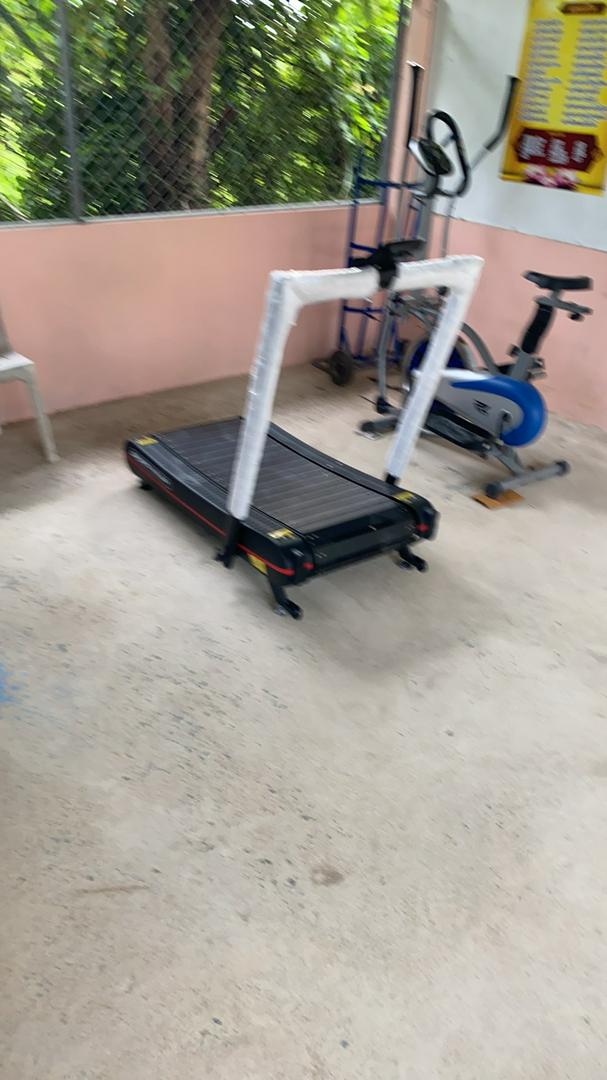 พร้อมส่ง* ส่งฟรี !! Home Gym Fit TT100 Curved Treadmill ลู่วิ่งไร้มอเตอร์ ดีไซน์โค้งออกแบบมาให้พับเก็บได้ง่าย