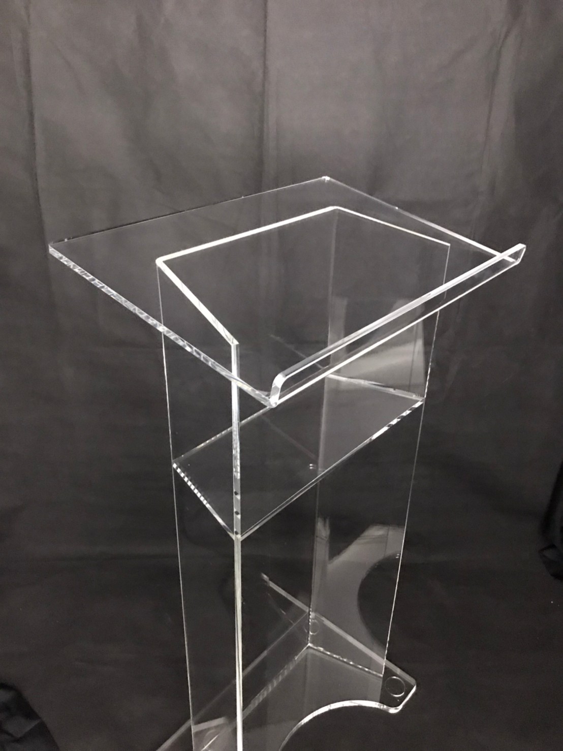 โพเดียม อะคริลิคใส AC-01 ขนาด(W)60 x (L)40 x (H)120 cm. TOP เอียงพร้อมกันตก วัสดุอะคริลิคใส หนา 10-20 มม.