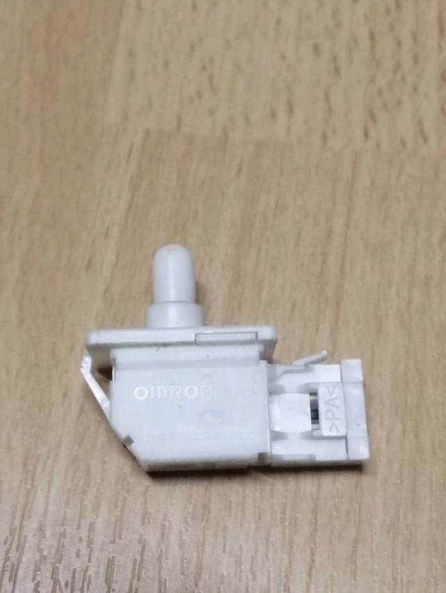 0000273 สวิตซ์ ประตู ตู้เย็น ชาร์ป