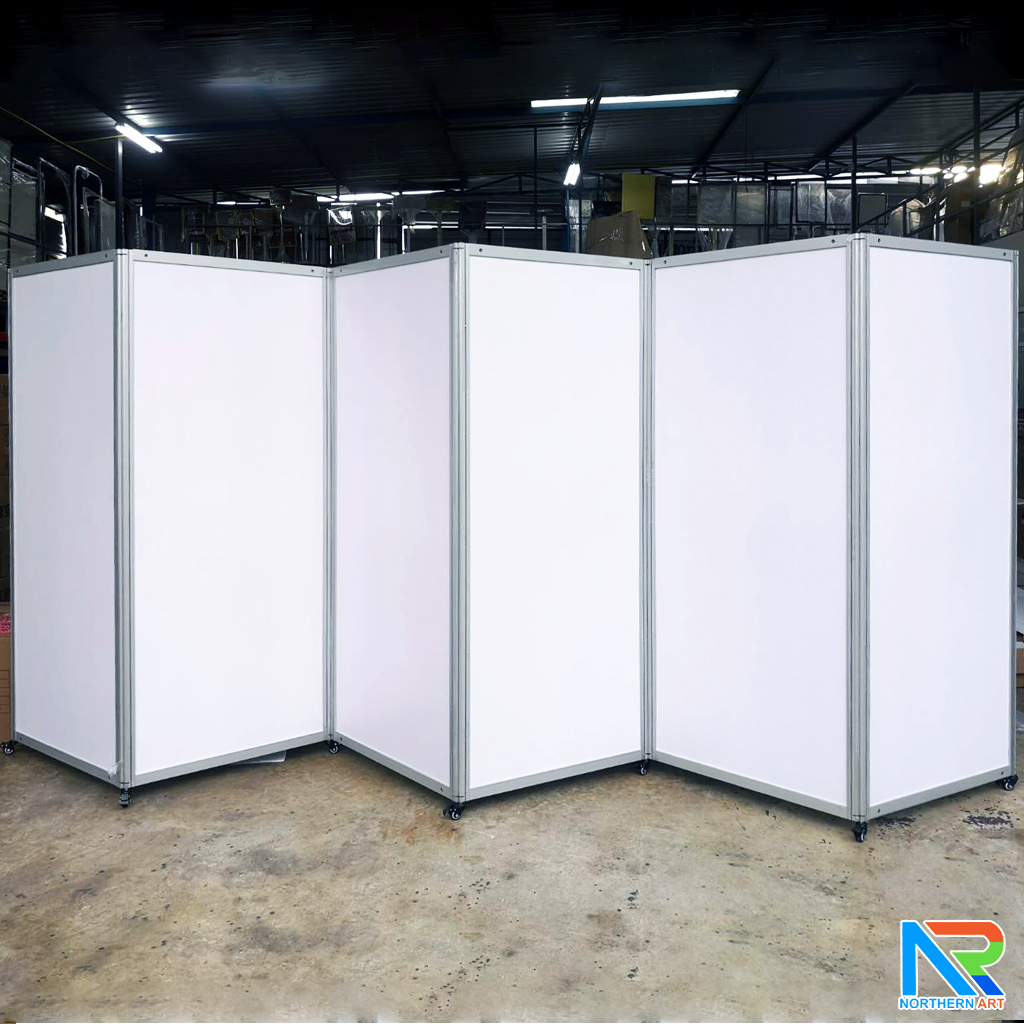 บอร์ดจัดนิทรรศการ บอร์ดอะลูมิเนียม ตั้งต่อเนื่องซิกแซก 6 บาน ขนาด 100x200 ซม.ถอดประกอบได้ พร้อมล้อเลื่อน พับได้ เคลื่อนย้ายสะดวก