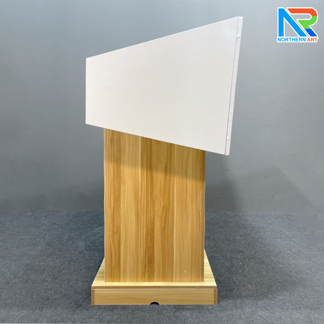 โพเดียมไม้MDF ทูโทน สีขาว และสีสักลายไม้ ขนาด (W)73 x (L)54 x (H)117 cm. พร้อมชั้นวาง