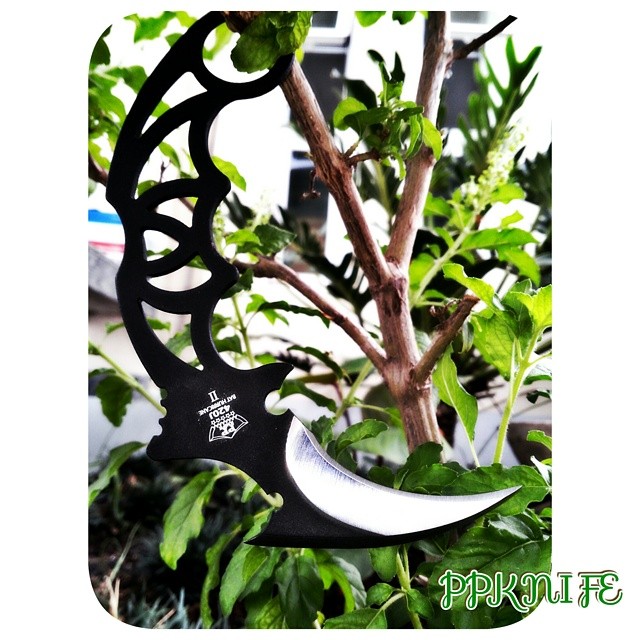 มีดควง Bat Black Hurricane มีดควงคารัมบิต 2 คม ทำจากสแตนเลส420 ไม่ต้องกลัวสนิม และเป็นมีดควงที่โด่งดังที่สุด ที่ขายออกไปแล้วทั่วโลก