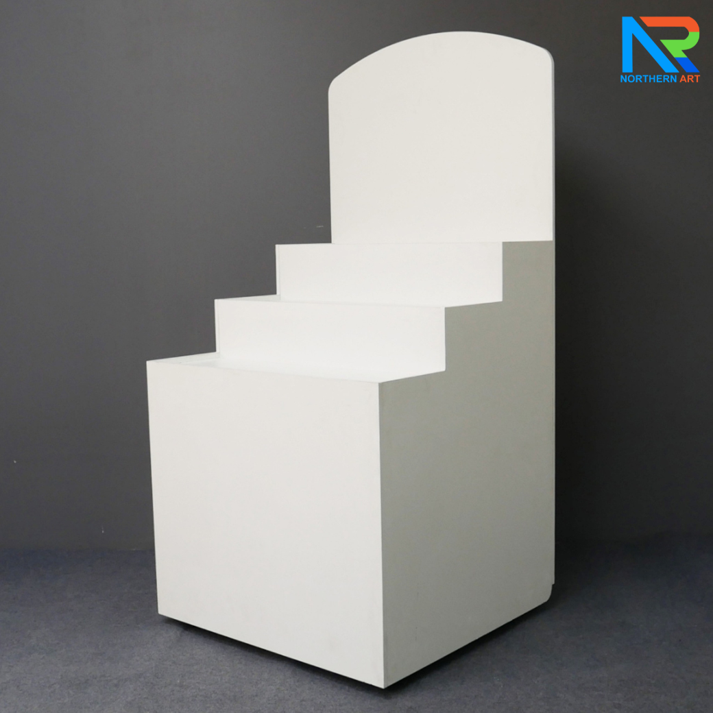 เช่าชั้นวางพลาสวูดขั้นบันได ขนาด (W) 80 x (L)64 x (H)160 cm. มีล้อเลื่อนพร้อมตู้เก็บของด้านหลัง