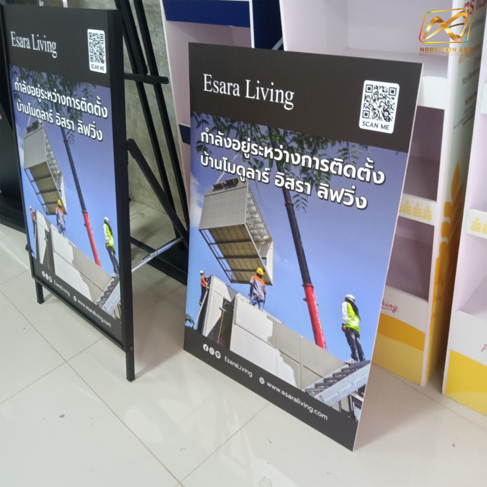 ป้ายตั้งพื้นเหล็ก สีดำ มีด้ามจับ ขนาด 60x90 cm. โชว์งานพิมพ์ 1 ด้าน พับเก็บได้ เคลื่อนย้ายสะดวก