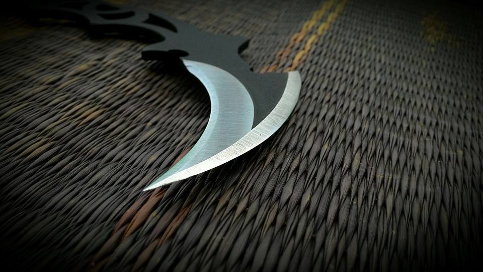 มีดควง Bat Black Hurricane มีดควงคารัมบิต 2 คม ทำจากสแตนเลส420 ไม่ต้องกลัวสนิม และเป็นมีดควงที่โด่งดังที่สุด ที่ขายออกไปแล้วทั่วโลก