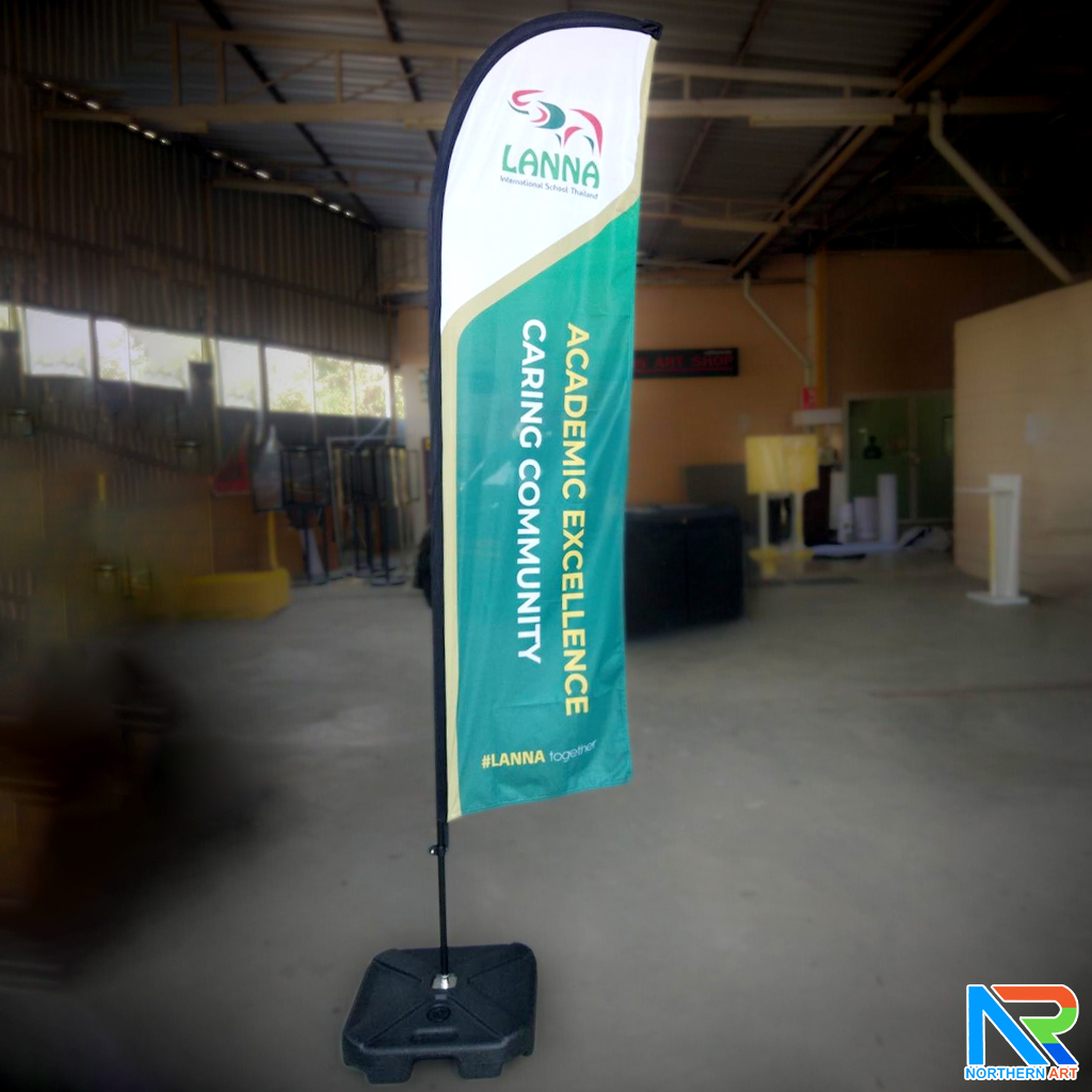 ธงชายหาด รุ่น 2IN 1 ขนาด M แบบใบกล้วย สูง 300 cm.(เมื่อประกอบเสาและผ้าแล้ว) ถอดประกอบได้ พร้อมกระเป๋า 1 ใบ