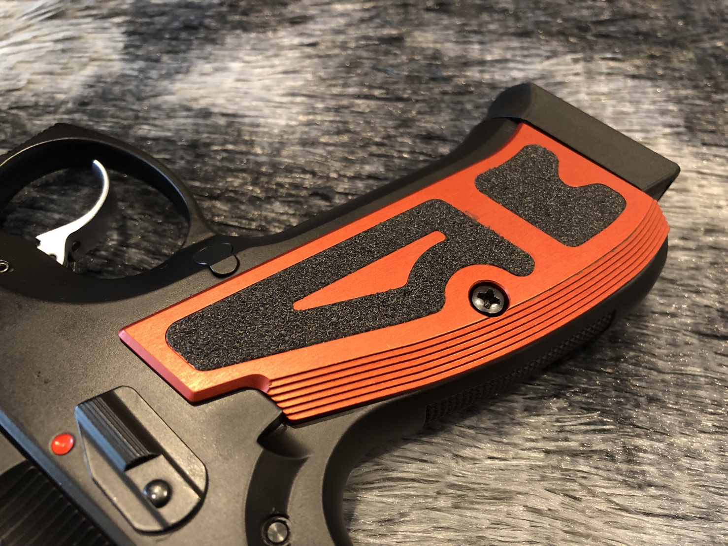 [ปืนฝากขายมือสอง] CZ Shadow 1 SP01 9มม สภาพดีเหล็กล้วน ประกับอลูมิเนียมแต่งซื่ง ไกเดิมๆ ครบเครื่อง ลงแข่งได้ทุก Division ** รับประกันตัวปืนและเอกสารเช่นเดิม **