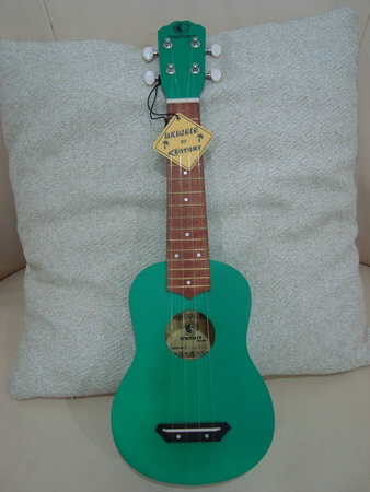 อคูเลเล่ UKULELE ยี่ห้อ Century ของใหม่ ขนาด Suprano รุ่น S-213GR สีเขียวด้าน คอไม้ สวย เสียงดี ขายถูก