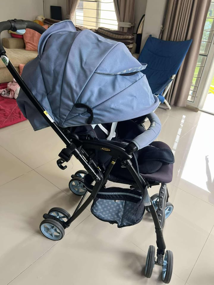 [ สินค้าฝากขาย ] รถเข็นเด็ก Aprica Flylr