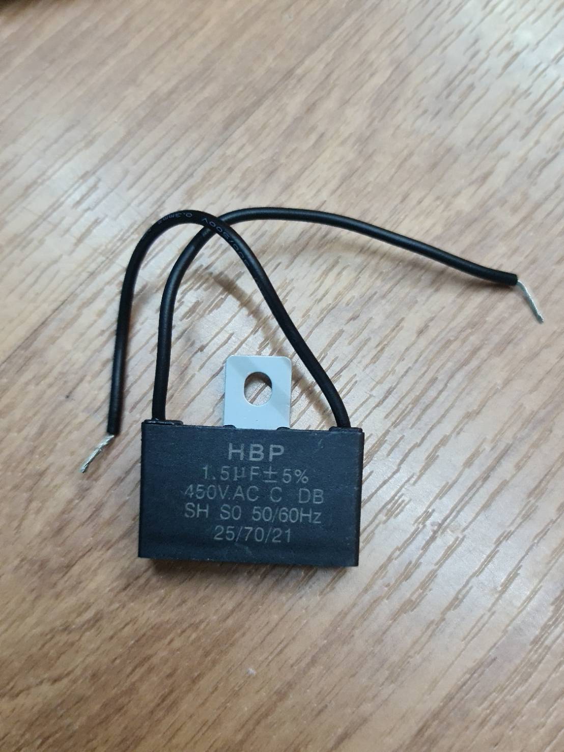 0000753 คาปาซิเตอร์ C 1.5 uF แค็ป พัดลม แค็ปพัดลม (มีสาย ที่ขันน็อตตรง)