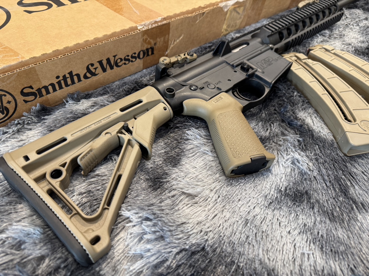 ** ติดจอง **[ปืนฝากขายมือสอง] Smith MP15-22 .22LR สภาพดี สีทราย ราคาดีน่าโดน น่าใช้งาน !!