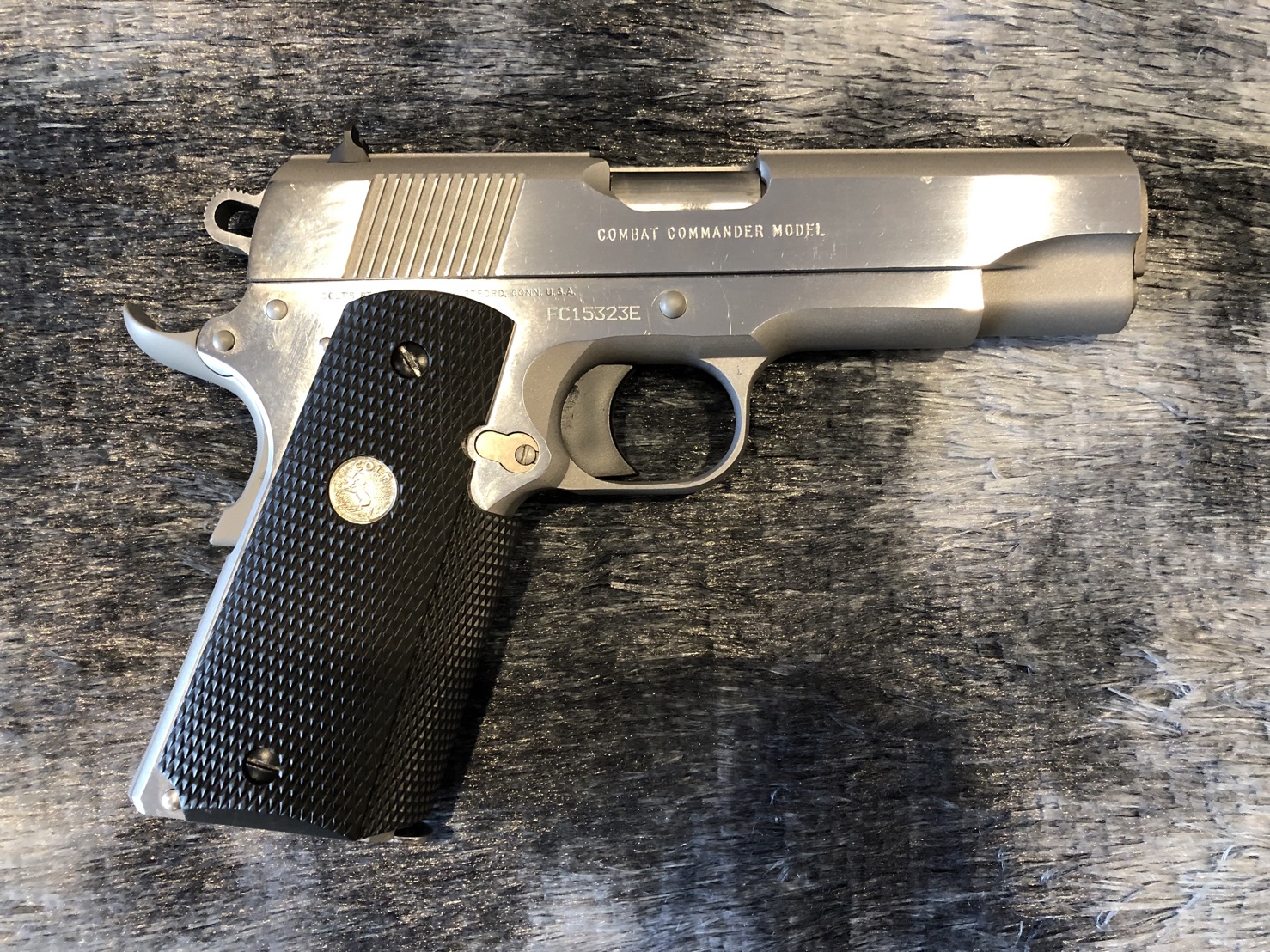 [ปืนฝากขายมือสอง] Colt .45 1911 Commander 4.25นิ้ว มีรอยขนแมวเล็กน้อย สภาพดี ระบบดีหลังอ่อนดี โดยรวมสภาพดีมากและตัวปืนคุณภาพแน่นๆ !!