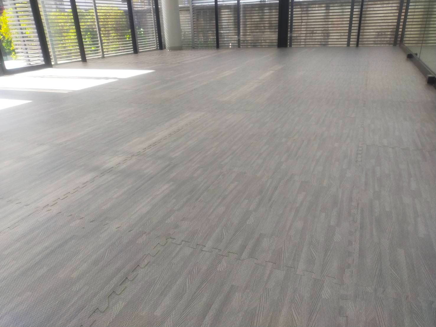 แผ่นปูพื้น แผ่นรองพื้น แผ่นปูพื้นกันกระแทก