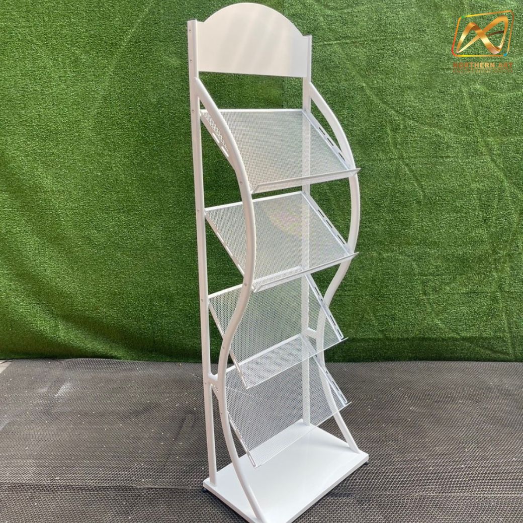 ชั้นวางโบรชัวร์เหล็ก 4 ชั้น สีขาว ขนาด (W)49.5 x (D)31 x (H)150 cm. ถอดประกอบได้