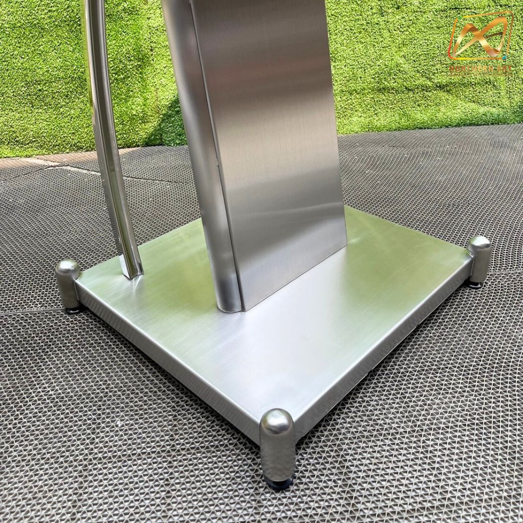 โพเดียมสแตนเลส แฮร์ไลน์ ST-01 ขนาด TOP (W)57 x (L)49 สูง (H)116 ซม. ตกแต่งสแตนเลสโค้งด้านข้าง เกรด304 แข็งแรงทนทาน