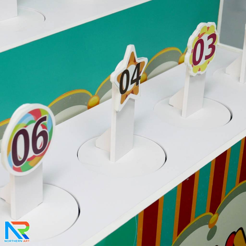 เช่าตู้เกมส์โยนห่วง พร้อมแท่นตั้ง12 อัน ขนาด (W) 80 x (L)76 x (H)163 cm. และห่วง 36 อัน (คละสี คละขนาด) พร้อมงานพิมพ์