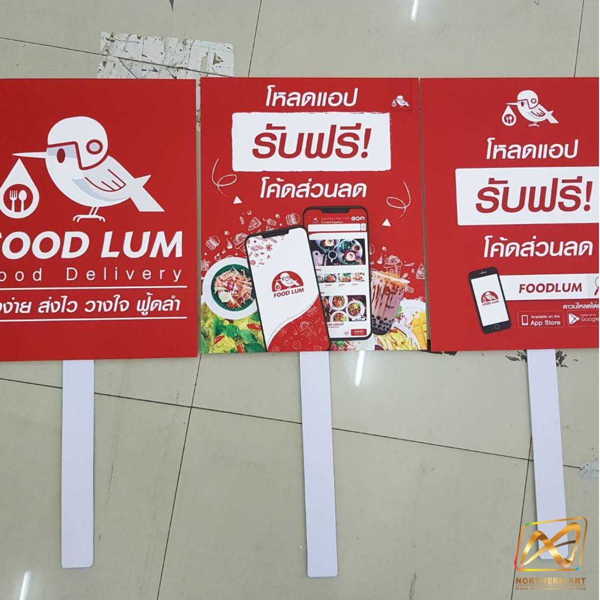 ป้ายทรูปมือถือ ด้ามถือพลาสวูด ทรงสี่เหลี่ยม ไม่ไดคัท พร้อมงานพิมพ์สติ๊กเกอร์ติดโฟมบอร์ด