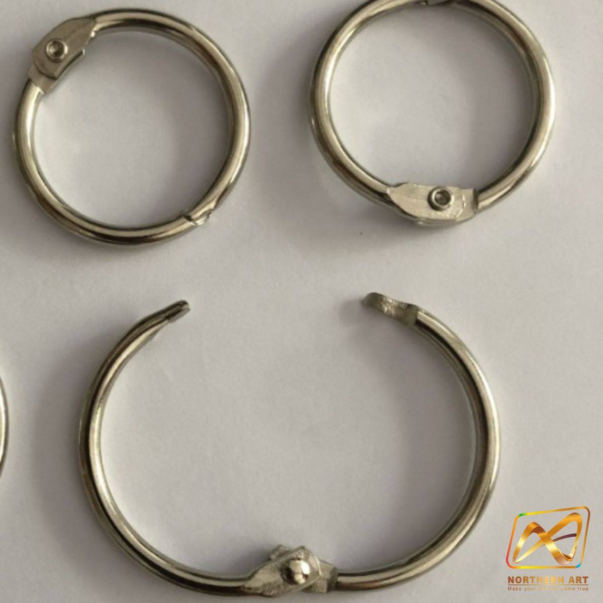 ห่วงสแตนเลส สีเงิน ขนาด 30 mm. (วัดนอก) 25 mm. ใช้เป็นห่วงใส่เอกสาร ห่วงแฟ้ม ห่วงเมนู