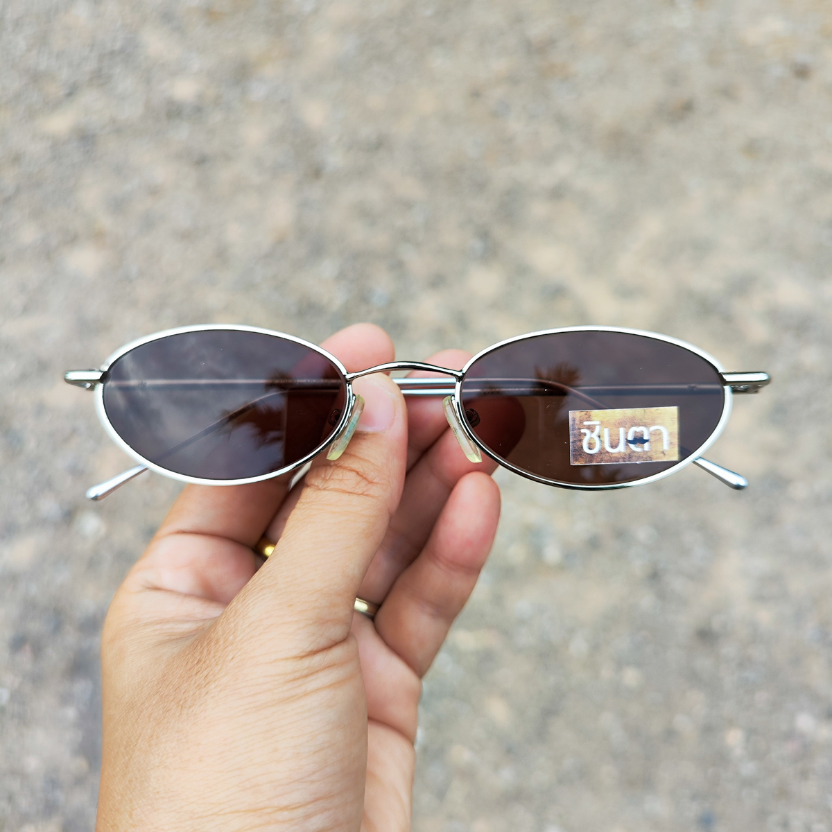 แว่นวินเทจ แว่นตากันแดด แว่น Handmade แว่นเก่าเก็บยุค 90 ชินตา รุ่น Silver Metro Brown ทรงรี กรอบสีเงินเมทาลิค เท่ห์ๆ ไม่ซ้ำใคร ใช้เลนส์กันแดดคุณภาพดี ใส่ได้ทั้งชายและหญิง
