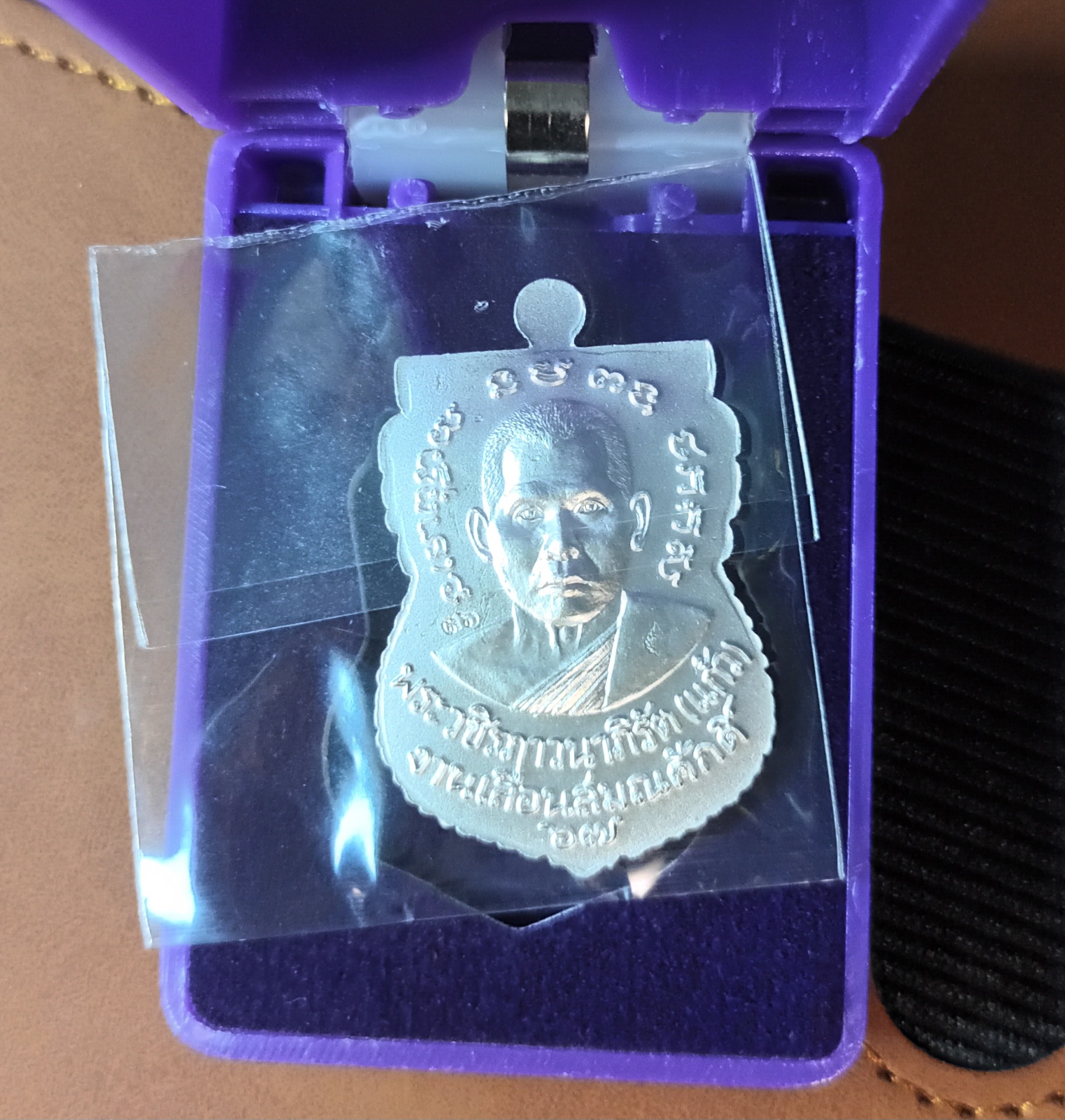 หลวงพ่อรวย รุ่นเลื่อนสมณศักดิ์พระอาจารย์แก้ว รุ่นแรก ลงยาน้ำเงิน กะไหล่เงิน วัดตะโก อยุธยา