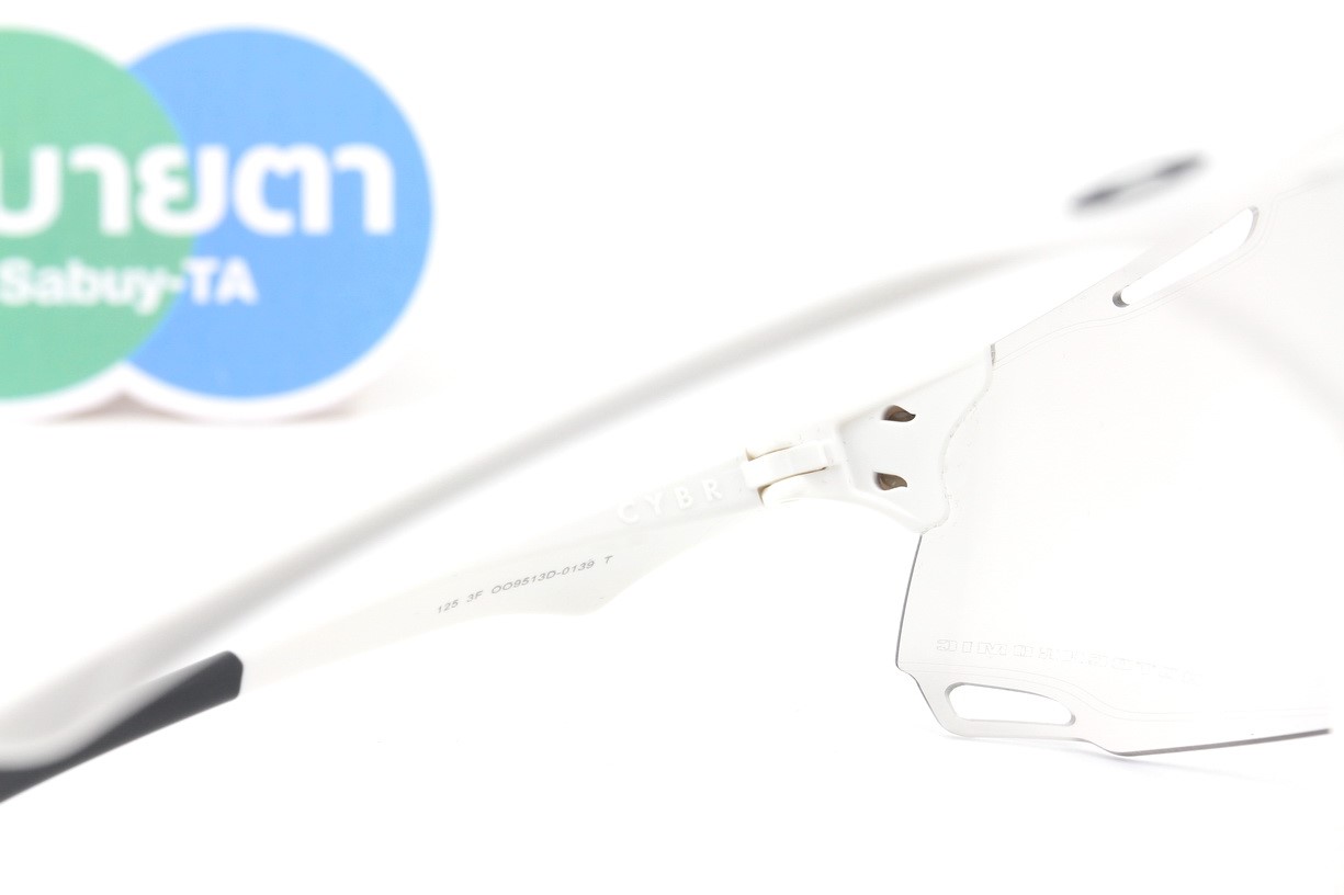 Oakley CYBR DYNO Matte White / Clear Photochromic 50% Black OO9513D-01