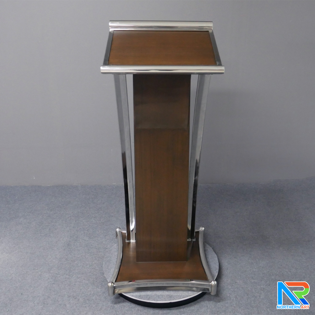 โพเดียมไม้สีโอ๊ค ตกแต่งสแตนเลส เกรด304 ขนาด (W) 47 x (D) 44 x (H)120 cm.