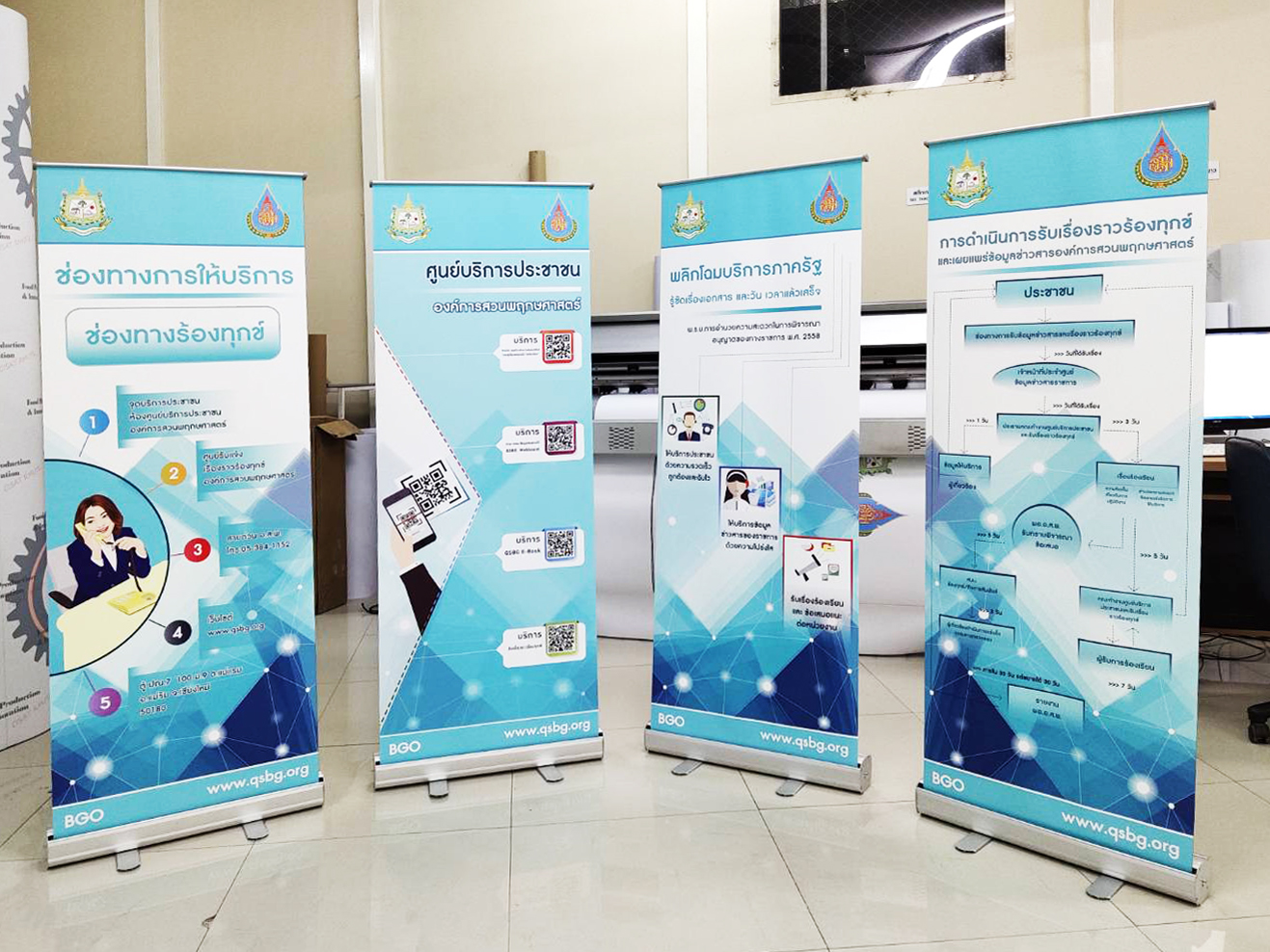 ROLL UP GRADE A โรลอัพ ขนาด 60x160 ซม. โครงสร้างอะลูมิเนียมทั้งชุด แข็งแรง ทนทาน ม้วนเก็บได้ พกพาสะดวก