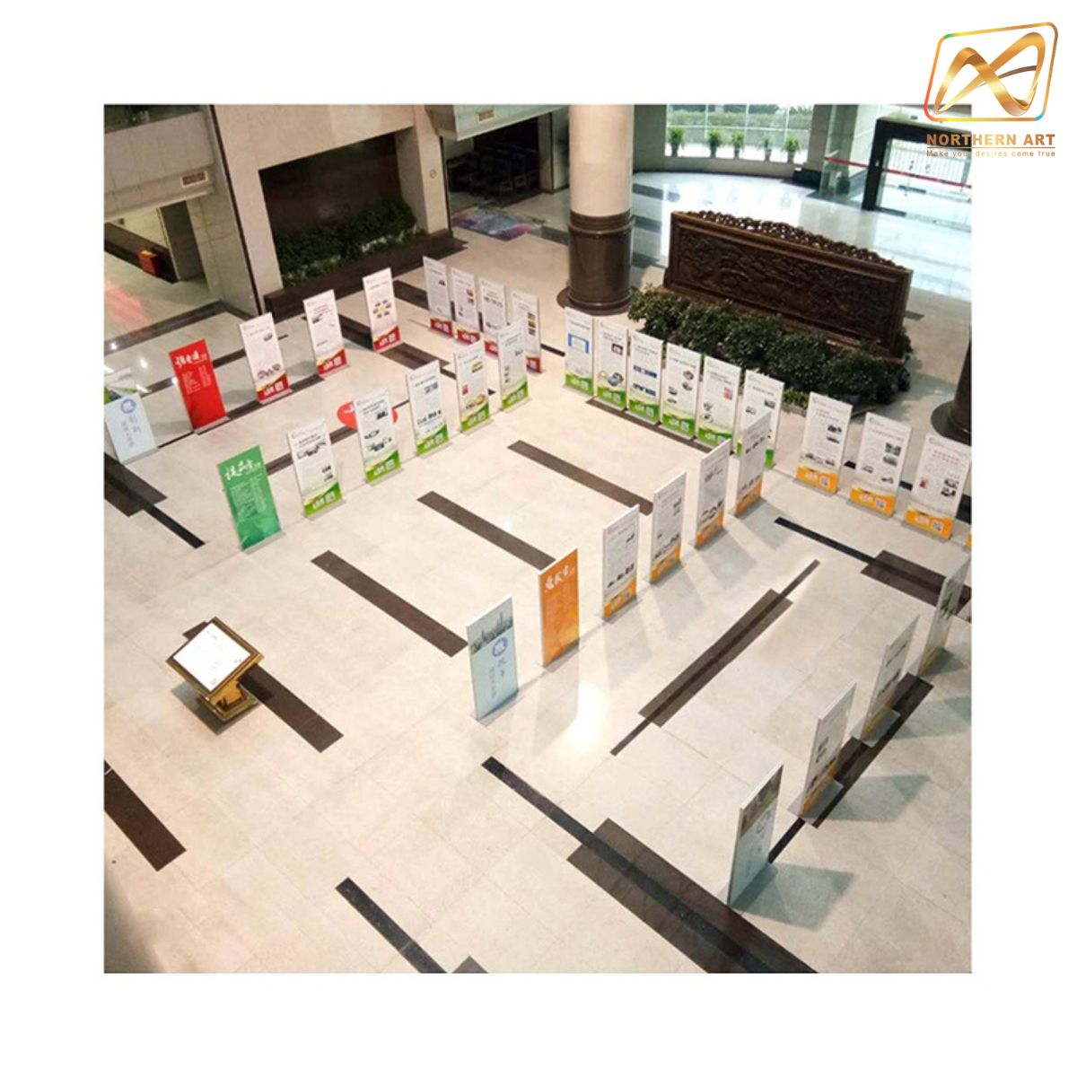 บอร์ดนิทรรศการ ตั้งเดี่ยว รุ่นLUXURY ขนาด 100x200 ซม. โครงอะลูมิเนียม ฐานเหล็กหนา โชว์งานพิมพ์ 2 ด้าน ถอดประกอบได้