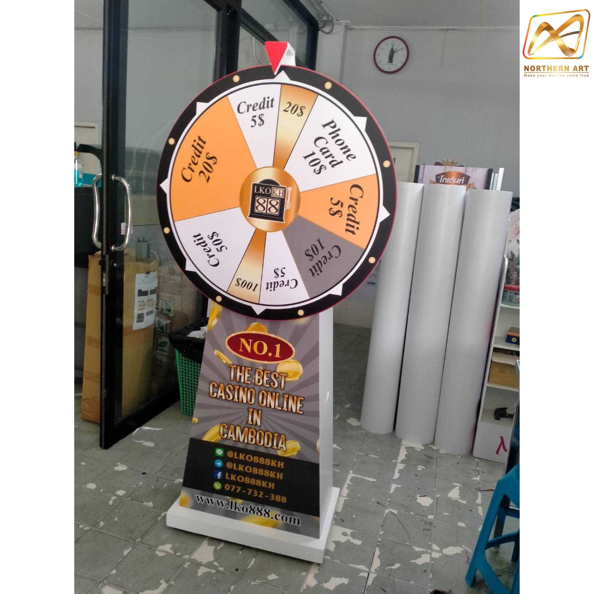 เกมส์วงล้อตั้งพื้น มือหมุน สีขาว ขนาดวงล้อ 80 ซม.สูง 170 ซม. ถอดประกอบไม่ได้