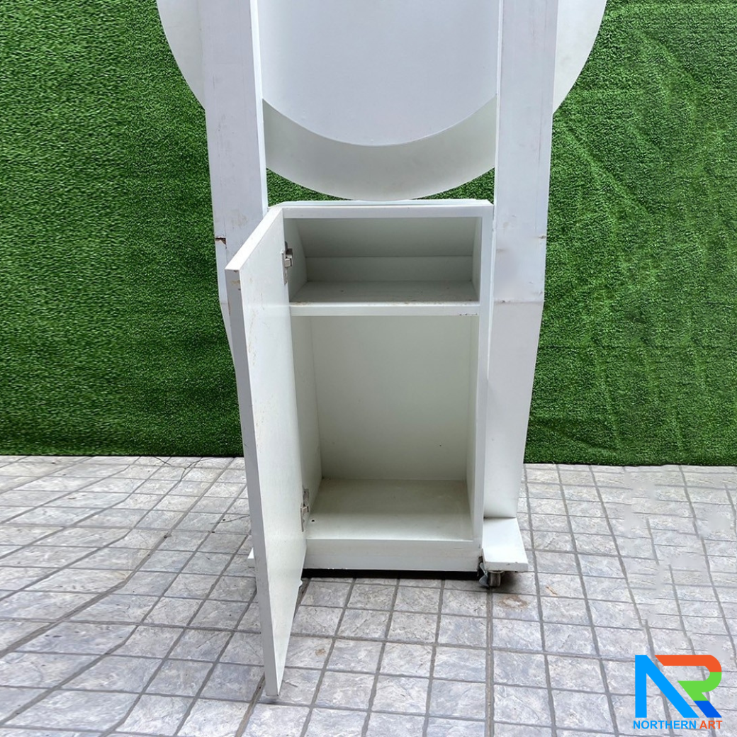 เช่าเกมส์วงล้อไม้ตั้งพื้น แบบหมุน ขนาดวงล้อ 80 ซม. สูง 161 ซม. พร้อมล้อเลื่อน มีตู้เก็บของ