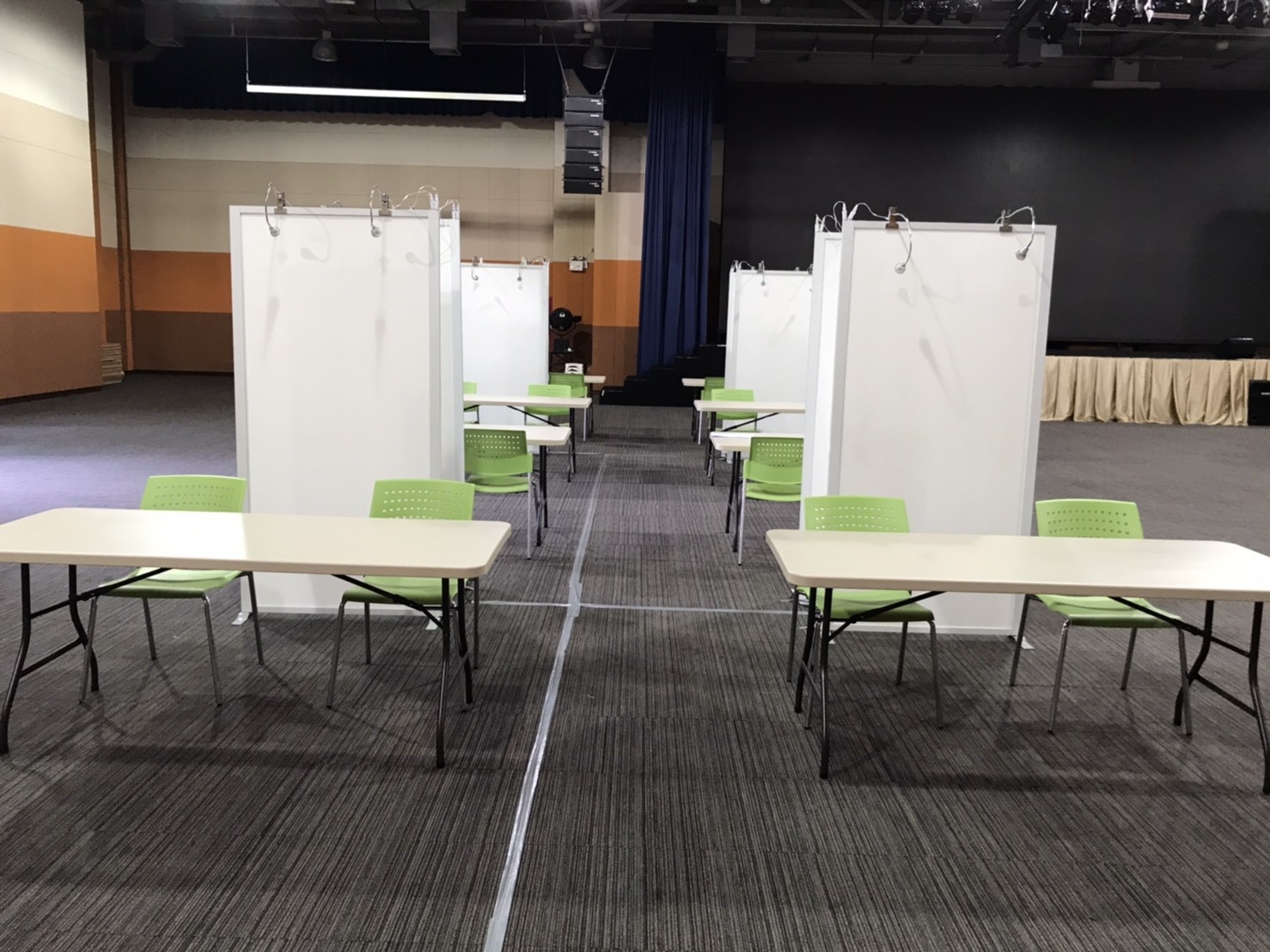 เช่าบอร์ดนิทรรศการ แบบตั้งเดี่ยวพร้อมหลอดไฟ ขนาด 100x200 ซม. บริการติดตั้งพร้อมรื้อถอน