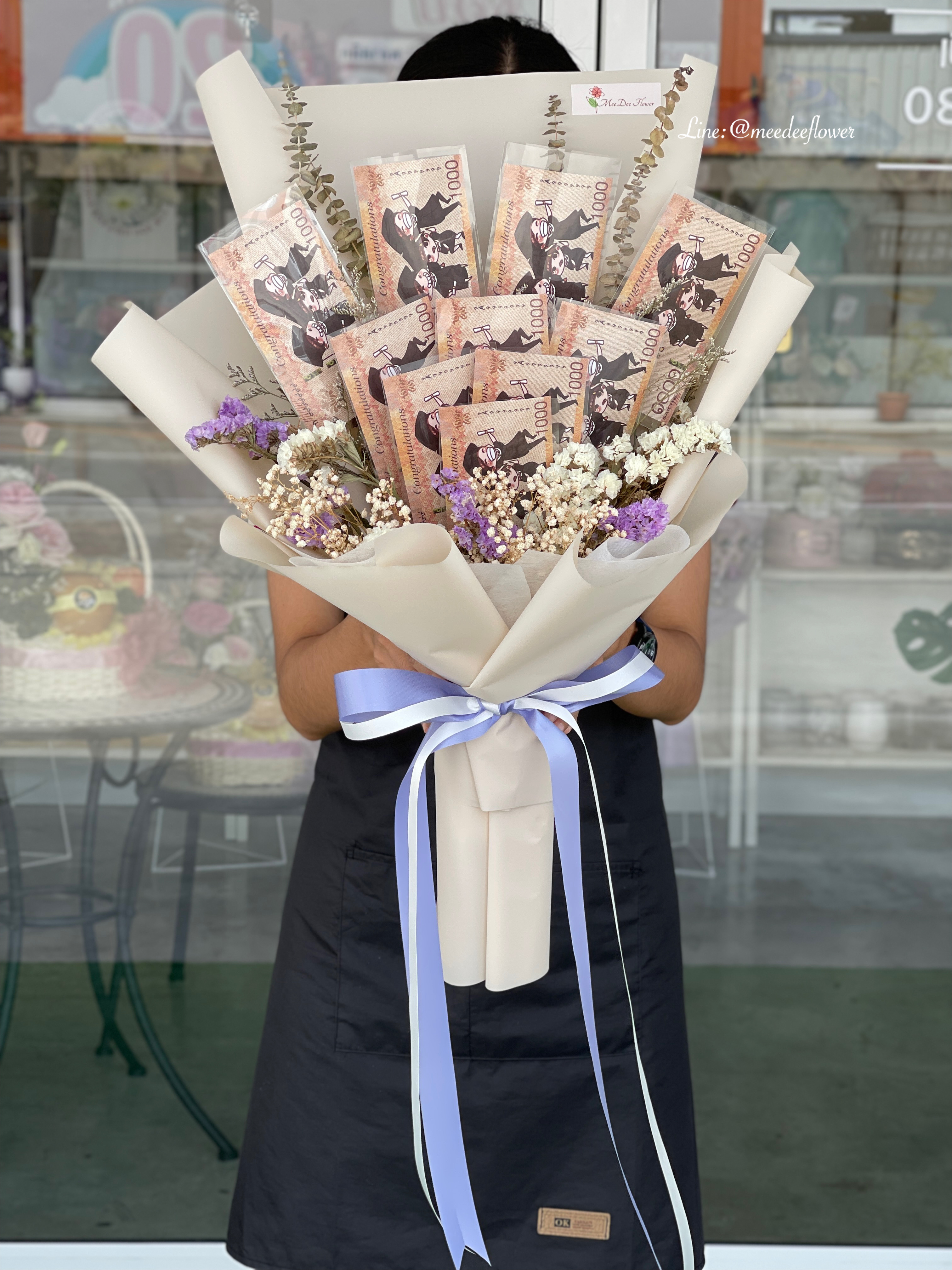 ช่อดอกไม้ธนบัตรรับปริญญา ช่อดอกไม้แบงค์รับปริญญา ช่อเงิน
