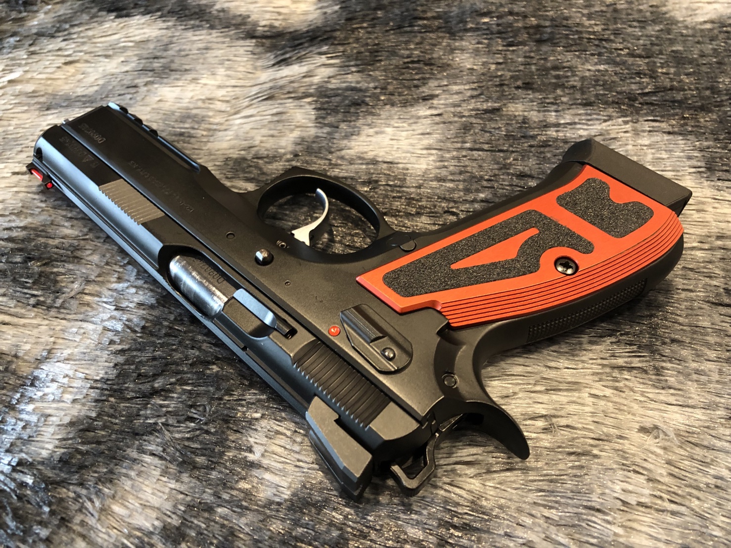 [ปืนฝากขายมือสอง] CZ Shadow 1 SP01 9มม สภาพดีเหล็กล้วน ประกับอลูมิเนียมแต่งซื่ง ไกเดิมๆ ครบเครื่อง ลงแข่งได้ทุก Division ** รับประกันตัวปืนและเอกสารเช่นเดิม **