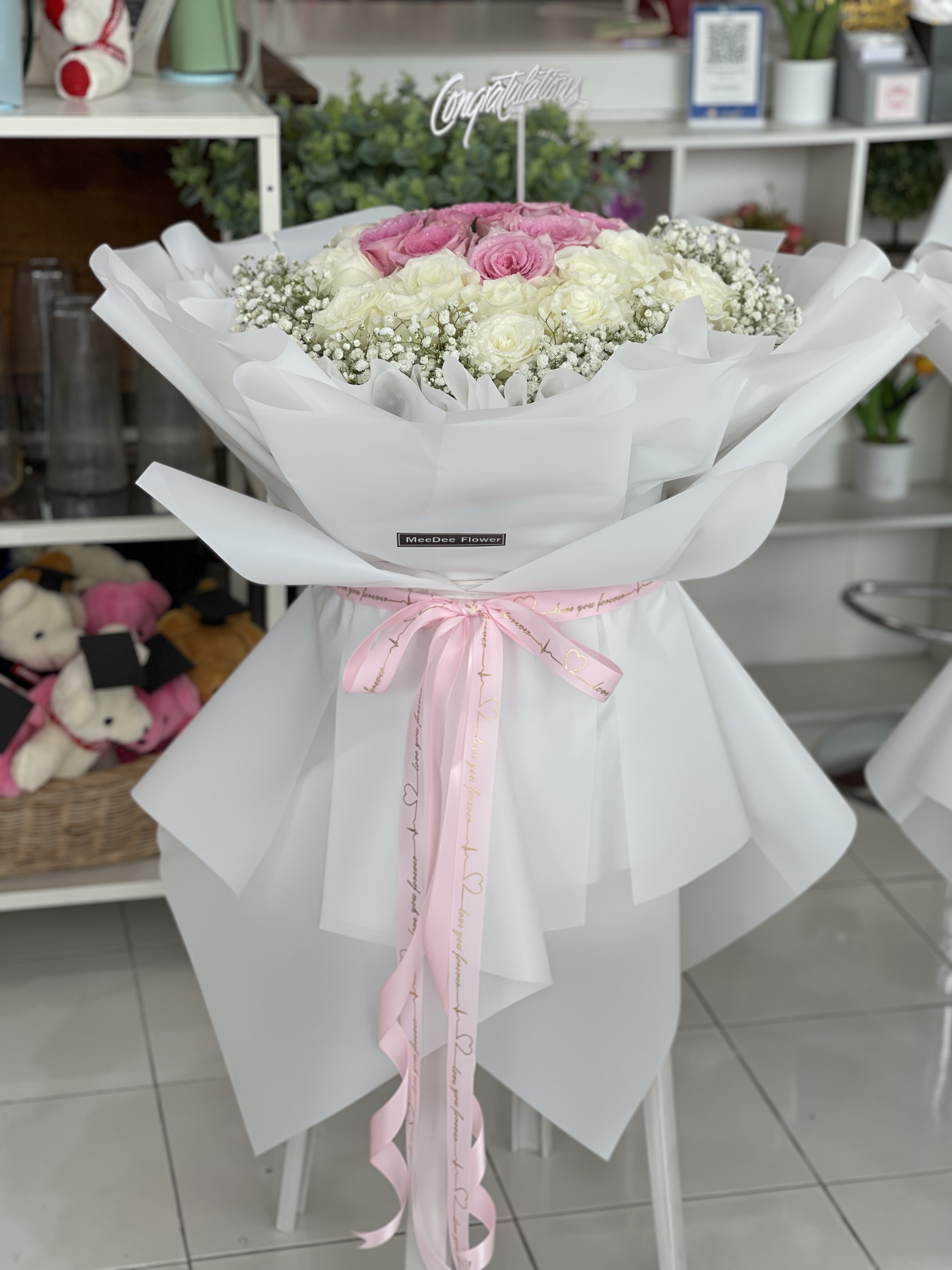 ช่อดอกกุหลาบสีขาว ชมพู 30 ดอก ช่อกุหลาบตั้งได้