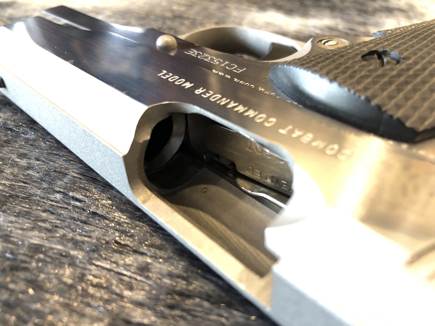 [ปืนฝากขายมือสอง] Colt .45 1911 Commander 4.25นิ้ว มีรอยขนแมวเล็กน้อย สภาพดี ระบบดีหลังอ่อนดี โดยรวมสภาพดีมากและตัวปืนคุณภาพแน่นๆ !!