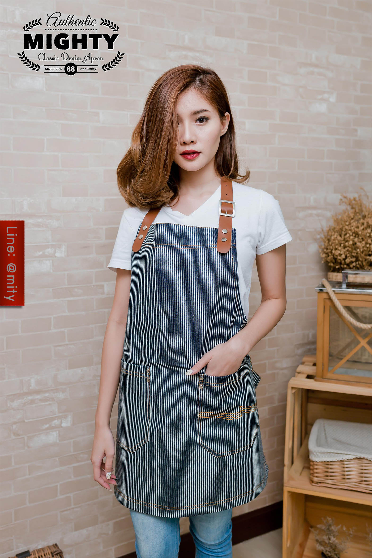 ผ้ากันเปื้อนยีนส์ แบบS1 สีกรมท่าลายริ้ว สายหนังแท้