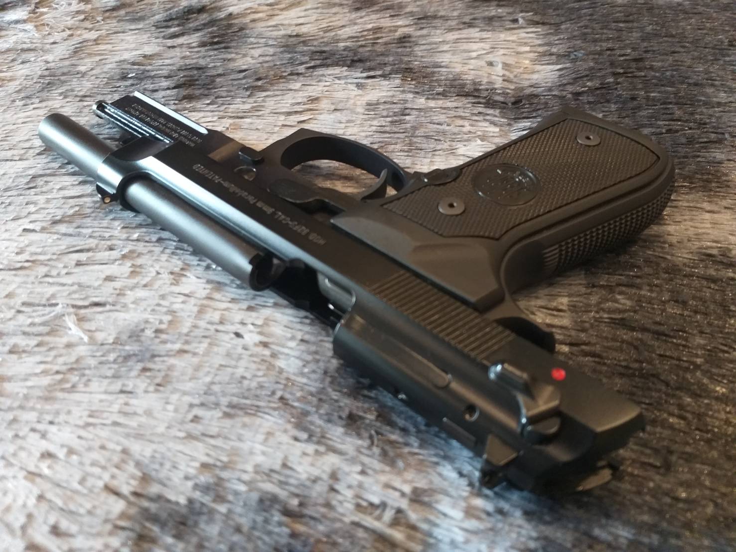 [ปืนฝากขายมือสอง] Beretta M9A1 สภาพดีสวยๆ ดำดุเดิมๆ เจ้าของดูแลดี น้ำมันถึงดูแลถึง **รับประกันเช่นเดิมเอกสารและตัวปืน**