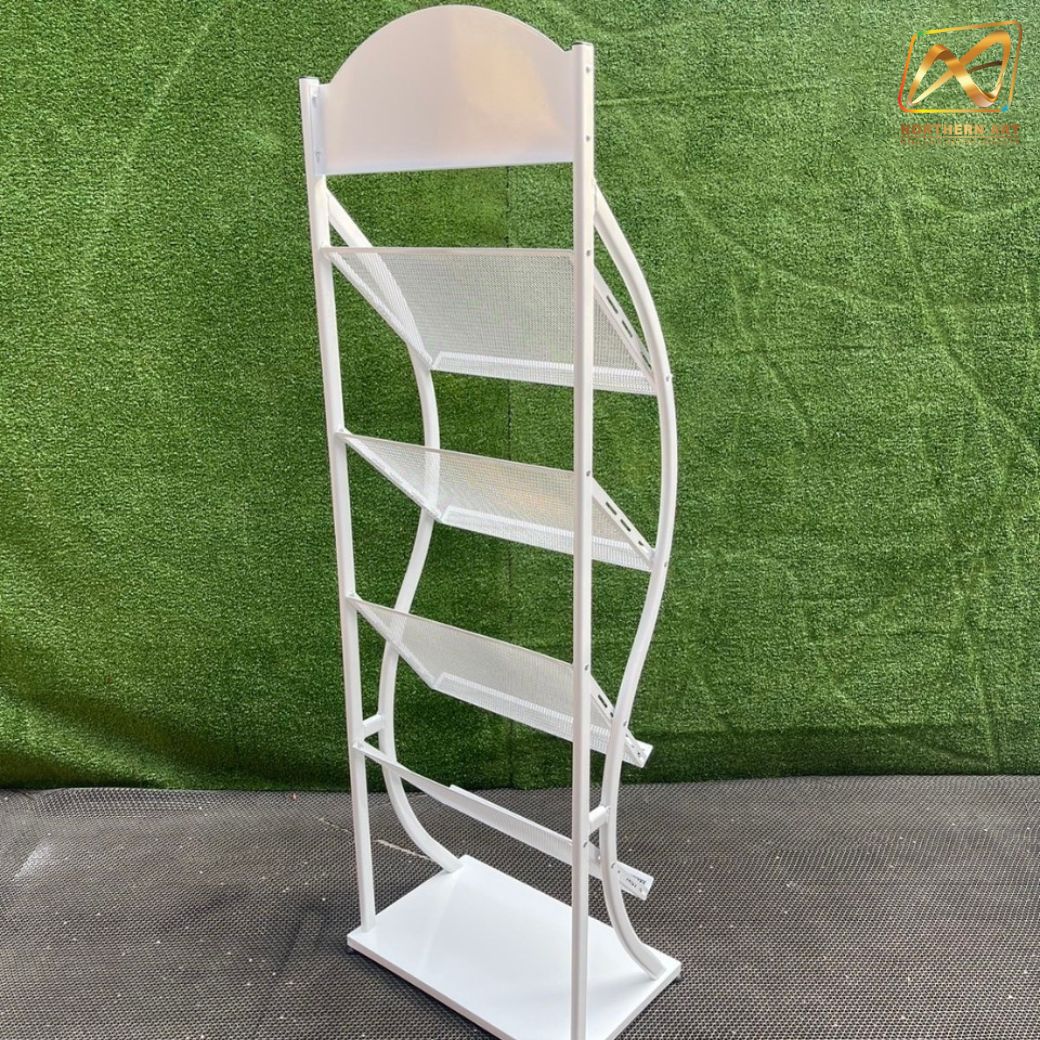 ชั้นวางโบรชัวร์เหล็ก 4 ชั้น สีขาว ขนาด (W)49.5 x (D)31 x (H)150 cm. ถอดประกอบได้