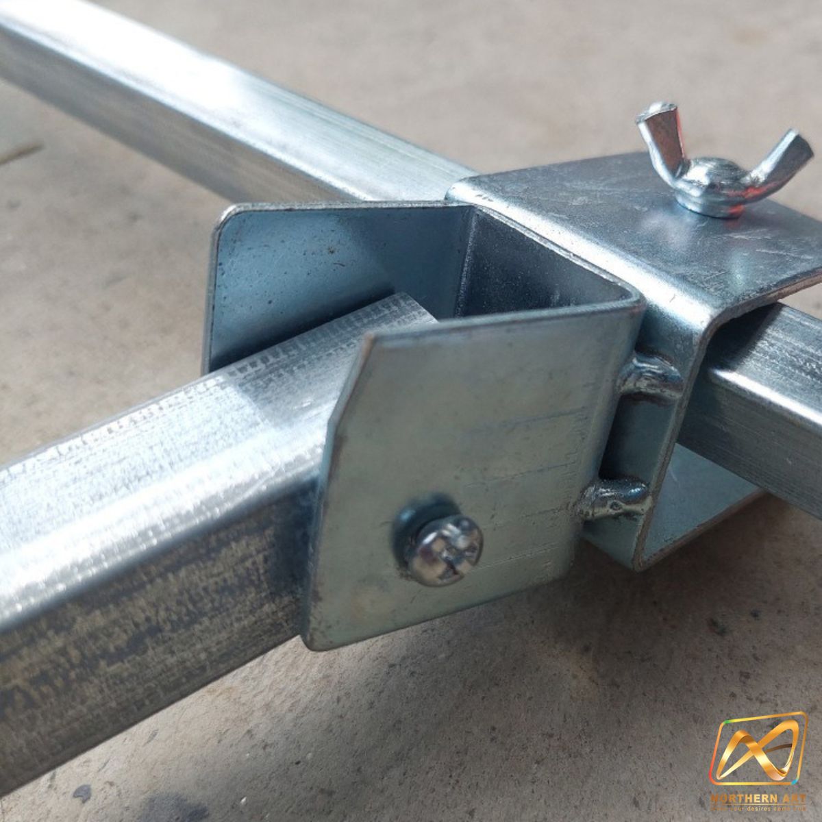 VINYL BACKDROP OUTDOOR บคดรอบไวนิล รุ่น 3x4 ขนาด (W)400 x (H)300 cm. โครงอะลูมิเนียมพร้อมขาค้ำยัน ถอดประกอบและพับเก็บได้ แข็งแรง เหมาะกับงานภายนอกอาคาร