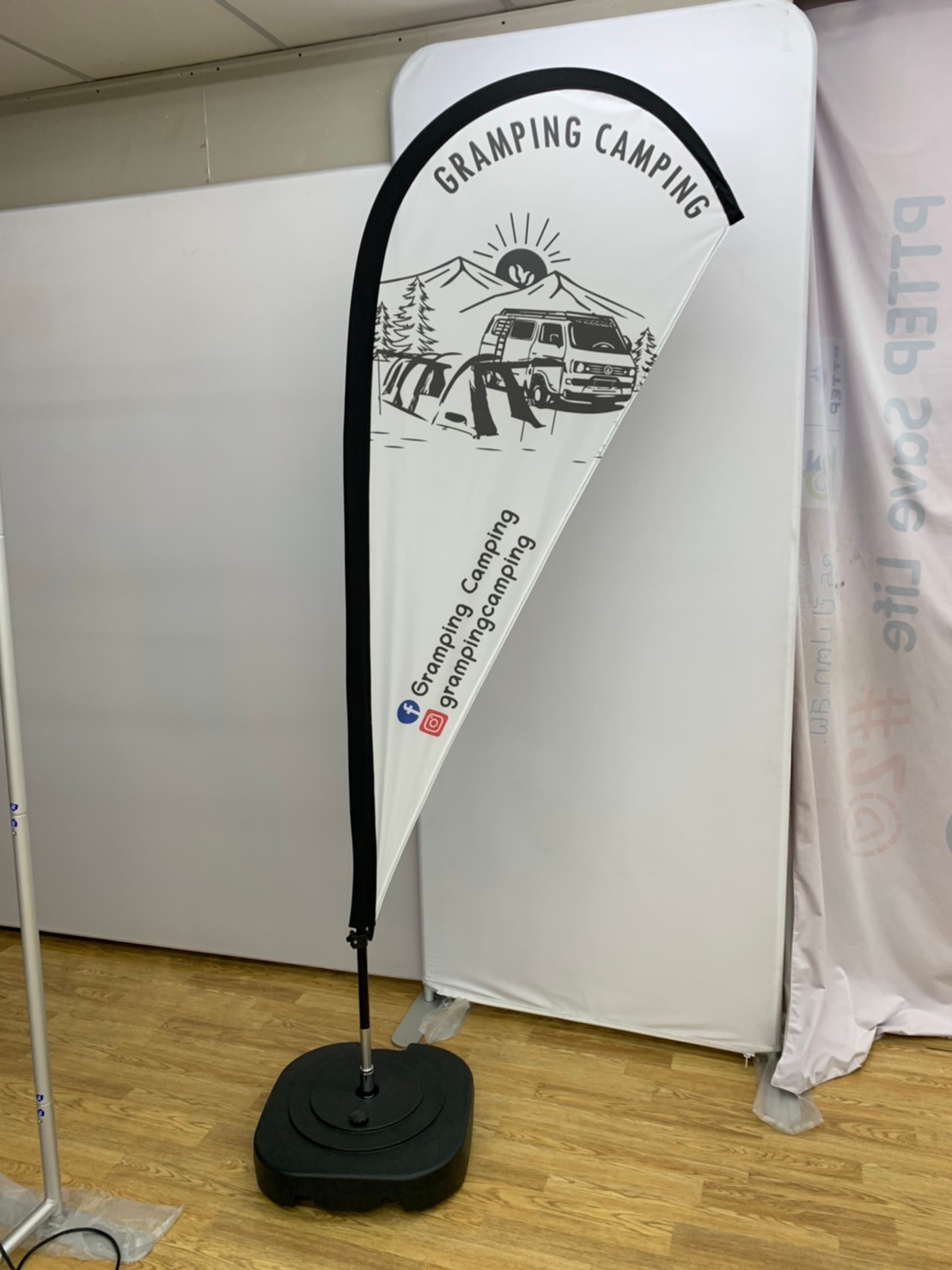 ธงชายหาด รุ่น 2IN 1 ขนาด XL แบบหยดน้ำ ความสูง 455 cm. (เมื่อประกอบเสาและผ้าแล้ว) ถอดประกอบได้ พร้อมกระเป๋า 1 ใบ