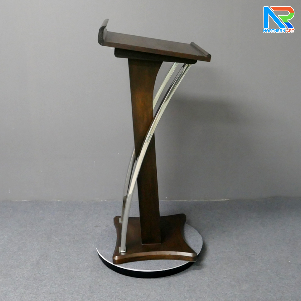 โพเดียมไม้ สีโอ๊ค ตกแต่งสแตนเลสเกรด304 ขนาด (W) 55 x (L) 50 x (H) 120 cm.